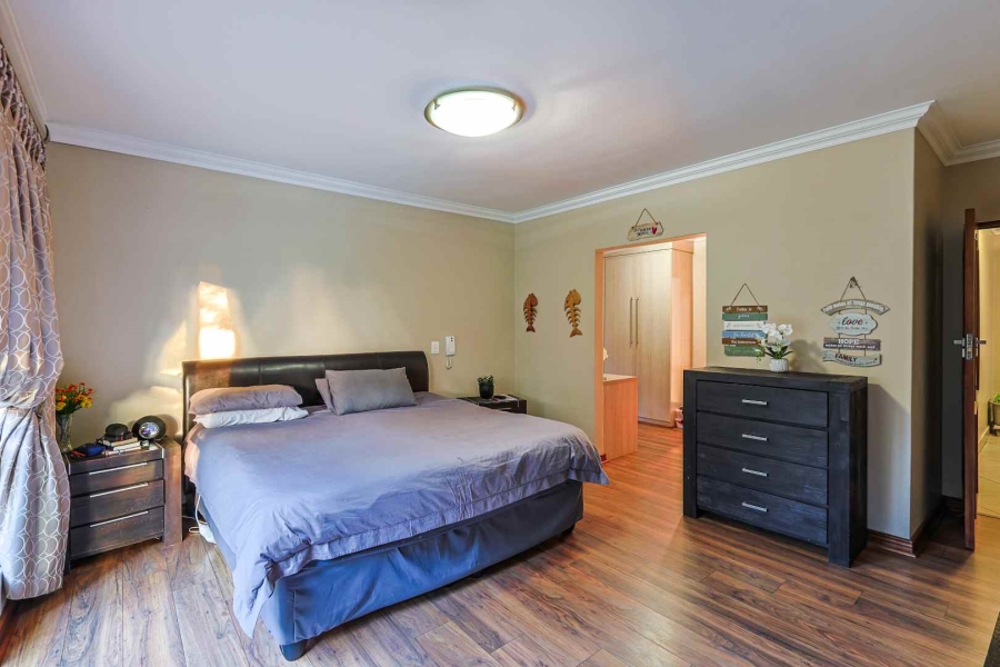 5 Bedroom Property for Sale in The Wilds Gauteng