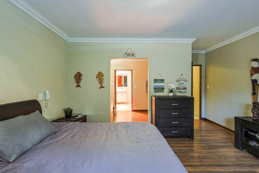 5 Bedroom Property for Sale in The Wilds Gauteng