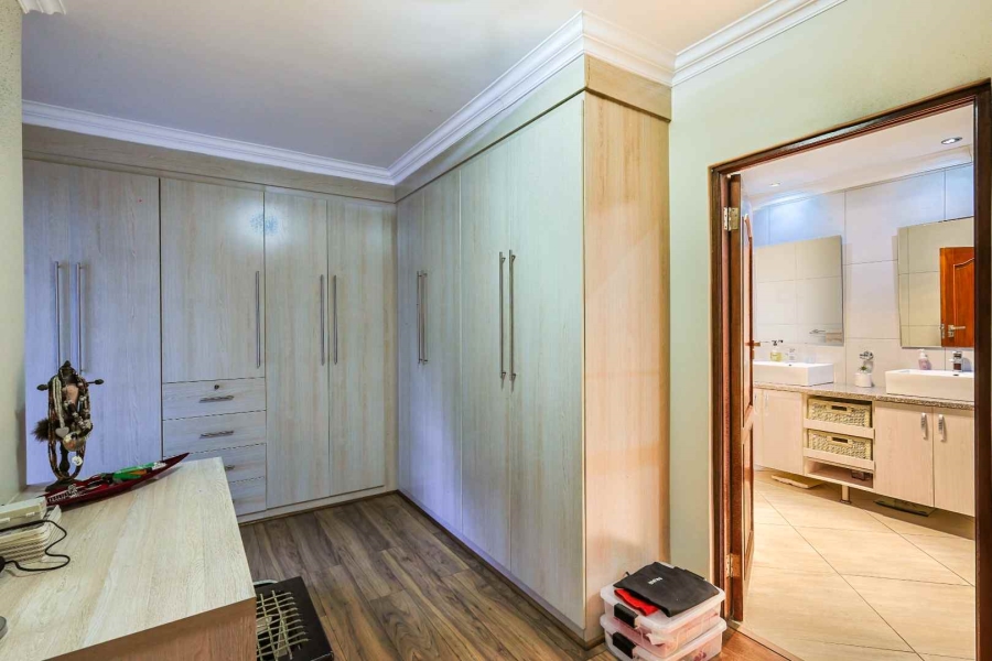 5 Bedroom Property for Sale in The Wilds Gauteng