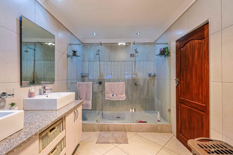 5 Bedroom Property for Sale in The Wilds Gauteng