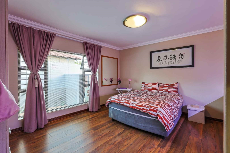 5 Bedroom Property for Sale in The Wilds Gauteng