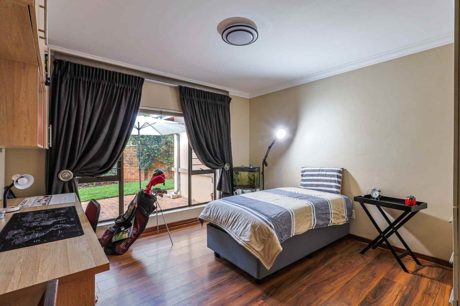 5 Bedroom Property for Sale in The Wilds Gauteng