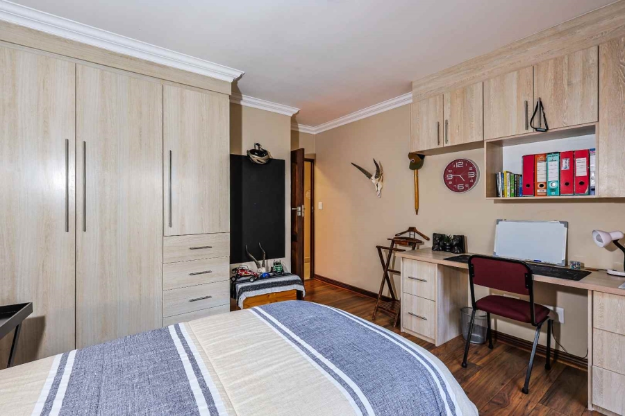 5 Bedroom Property for Sale in The Wilds Gauteng