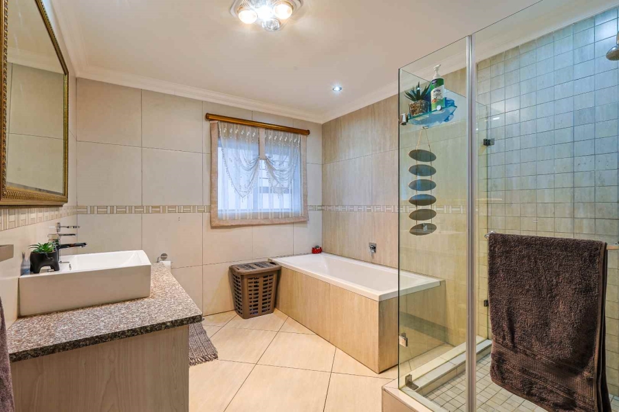 5 Bedroom Property for Sale in The Wilds Gauteng