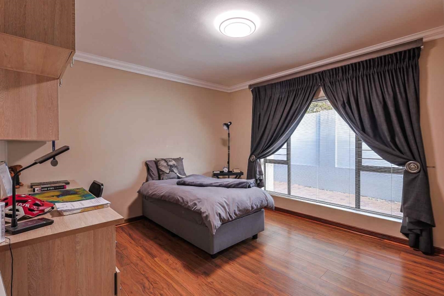 5 Bedroom Property for Sale in The Wilds Gauteng
