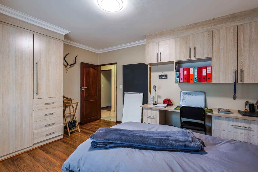 5 Bedroom Property for Sale in The Wilds Gauteng
