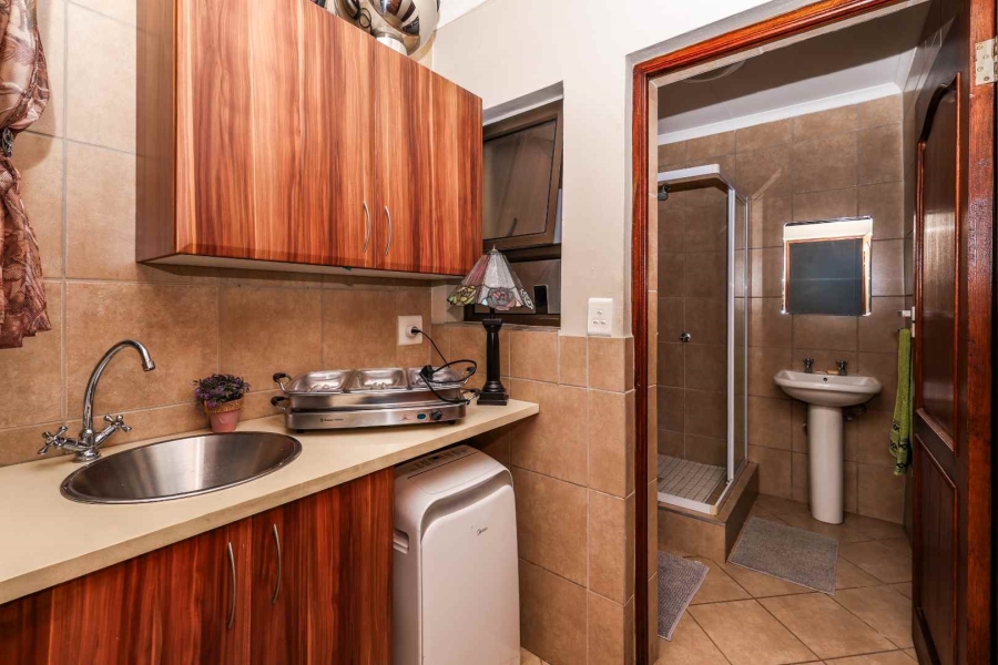 5 Bedroom Property for Sale in The Wilds Gauteng
