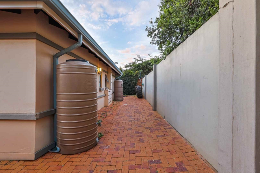 5 Bedroom Property for Sale in The Wilds Gauteng