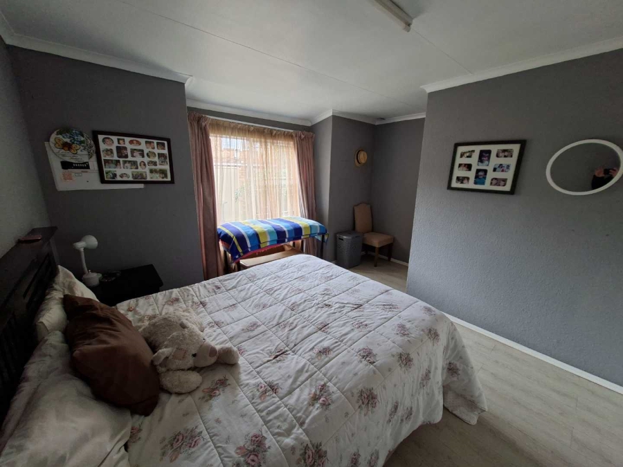 To Let 2 Bedroom Property for Rent in Weltevreden Park Gauteng
