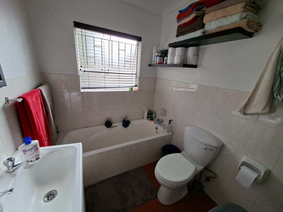 To Let 2 Bedroom Property for Rent in Weltevreden Park Gauteng