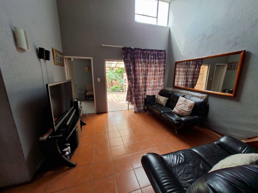 To Let 2 Bedroom Property for Rent in Weltevreden Park Gauteng