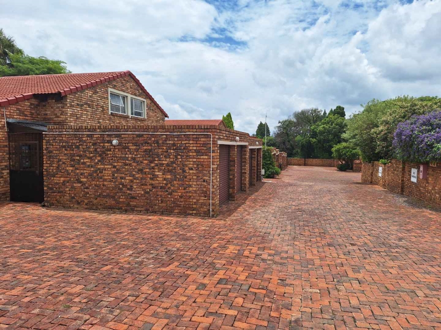 To Let 2 Bedroom Property for Rent in Weltevreden Park Gauteng