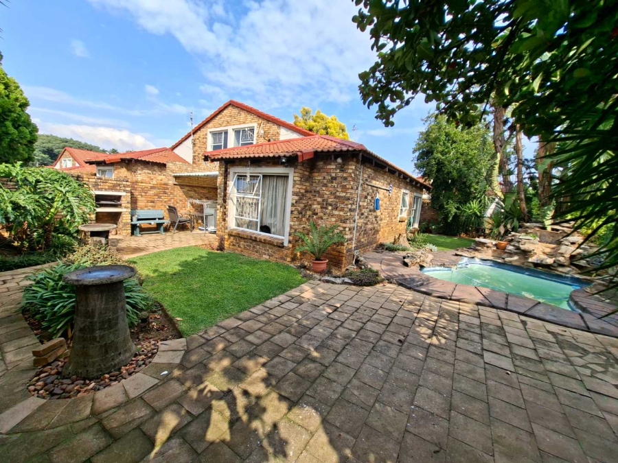 To Let 2 Bedroom Property for Rent in Weltevreden Park Gauteng