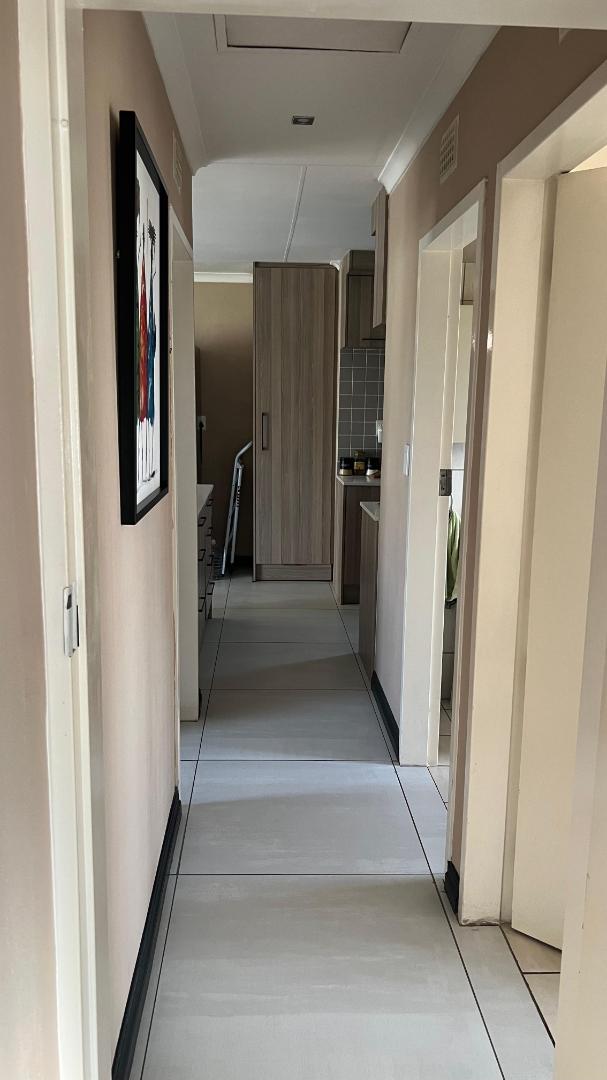 3 Bedroom Property for Sale in Midridge Park Gauteng