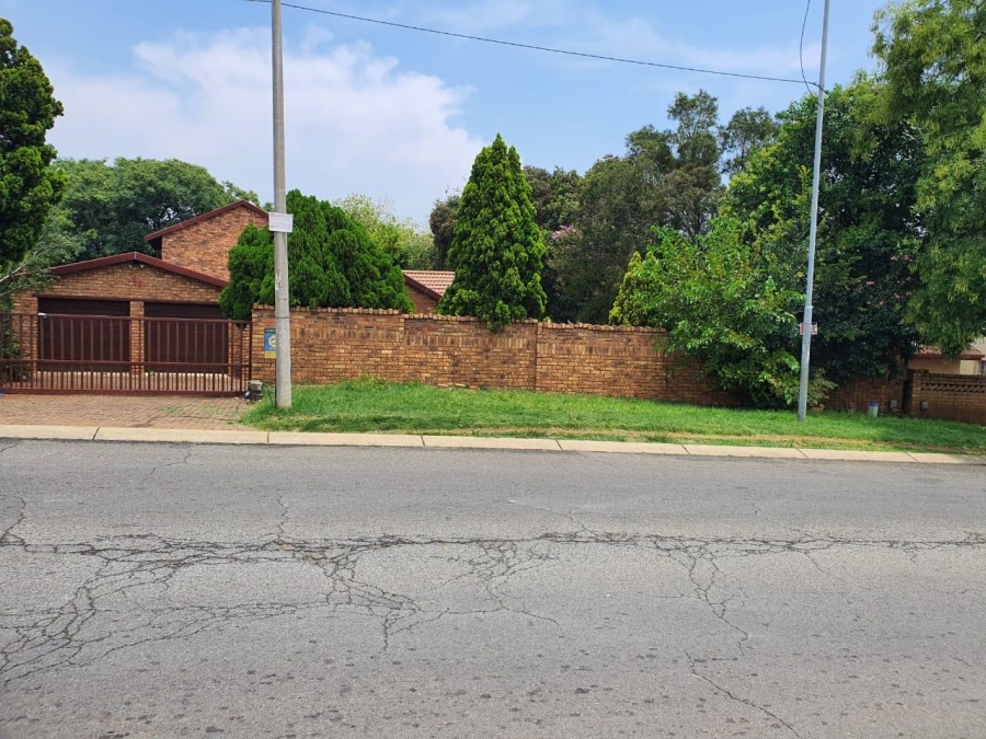 3 Bedroom Property for Sale in Birch Acres Gauteng