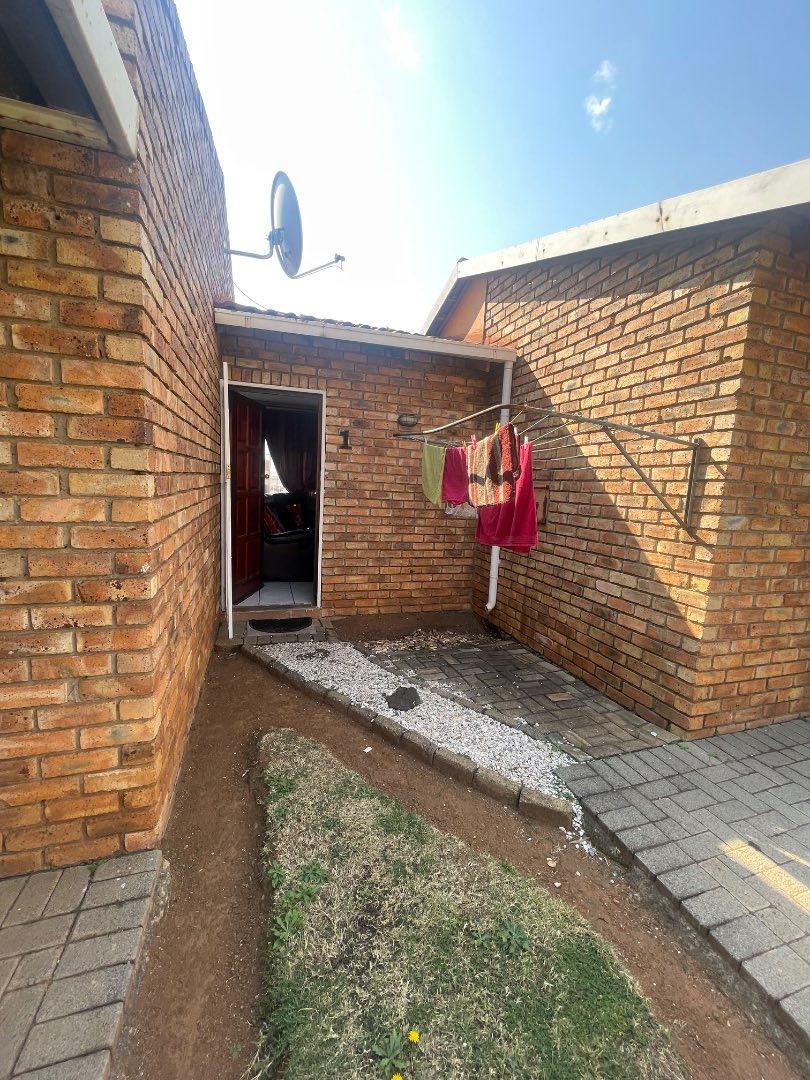 1 Bedroom Property for Sale in Terenure Gauteng