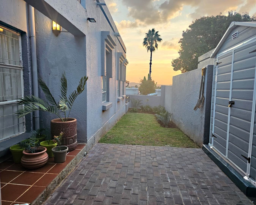 2 Bedroom Property for Sale in Radiokop Gauteng