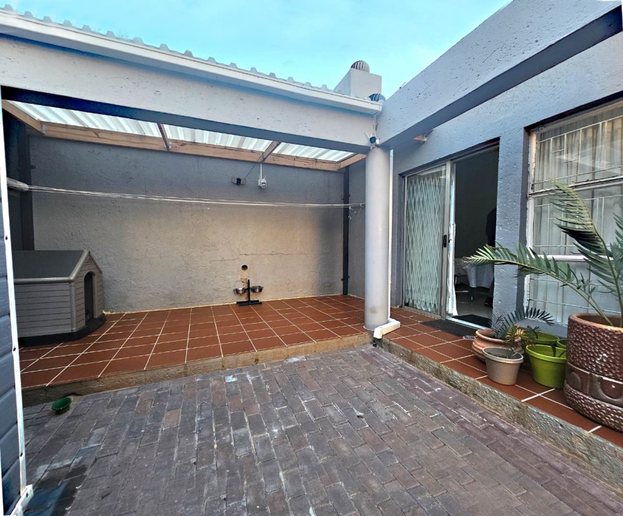 2 Bedroom Property for Sale in Radiokop Gauteng