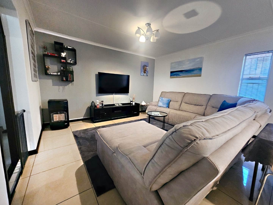 2 Bedroom Property for Sale in Radiokop Gauteng