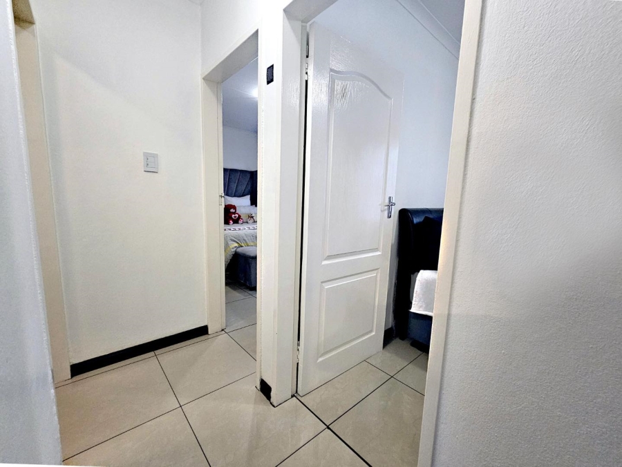 2 Bedroom Property for Sale in Radiokop Gauteng