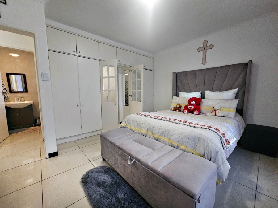 2 Bedroom Property for Sale in Radiokop Gauteng