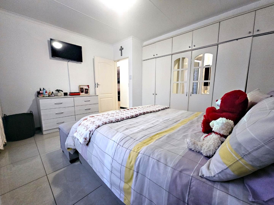 2 Bedroom Property for Sale in Radiokop Gauteng