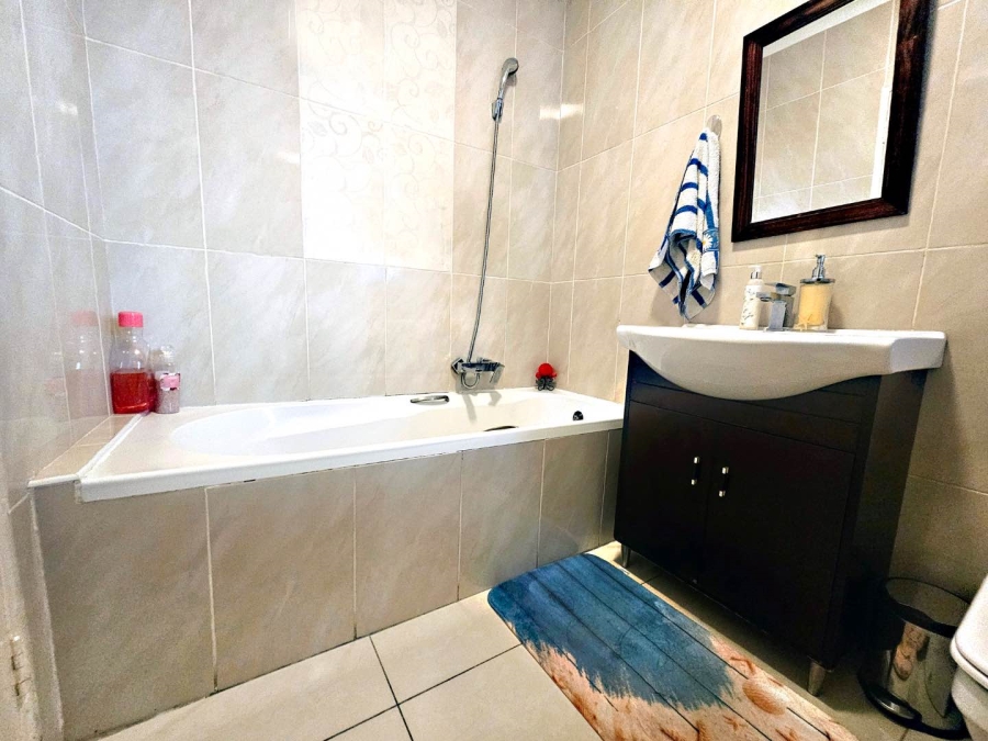 2 Bedroom Property for Sale in Radiokop Gauteng