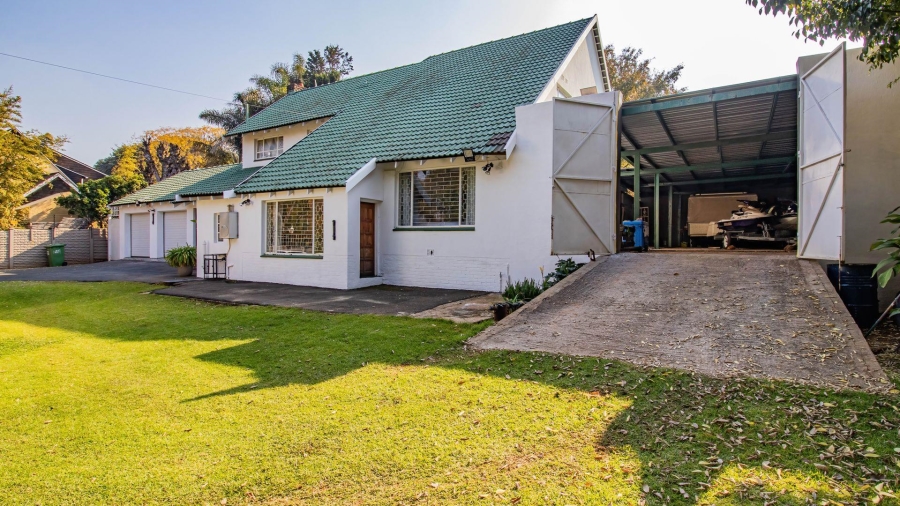 6 Bedroom Property for Sale in Florida Gauteng