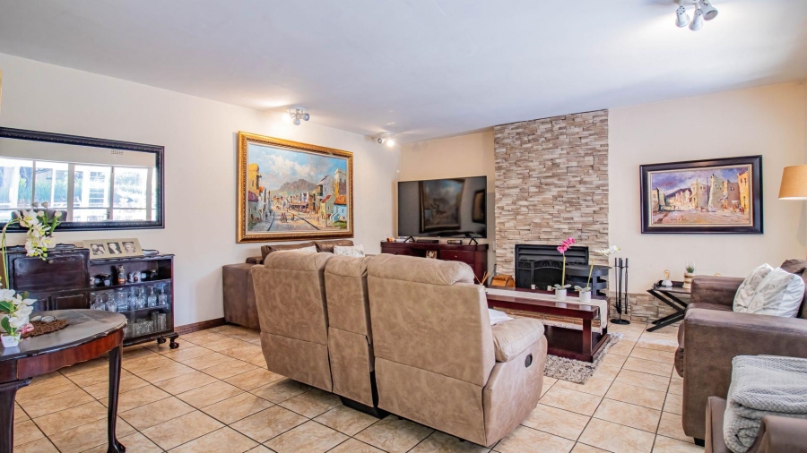6 Bedroom Property for Sale in Florida Gauteng