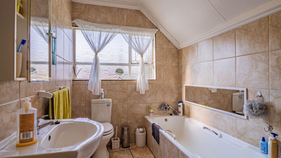 6 Bedroom Property for Sale in Florida Gauteng