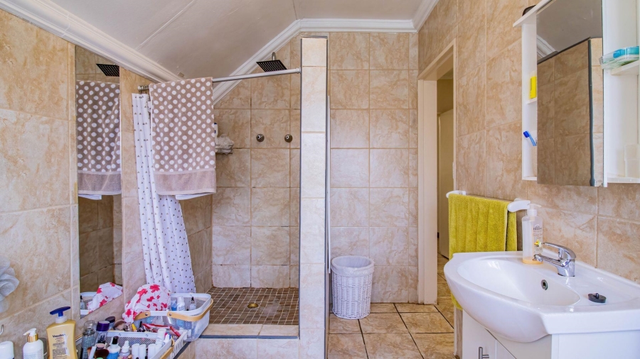 6 Bedroom Property for Sale in Florida Gauteng