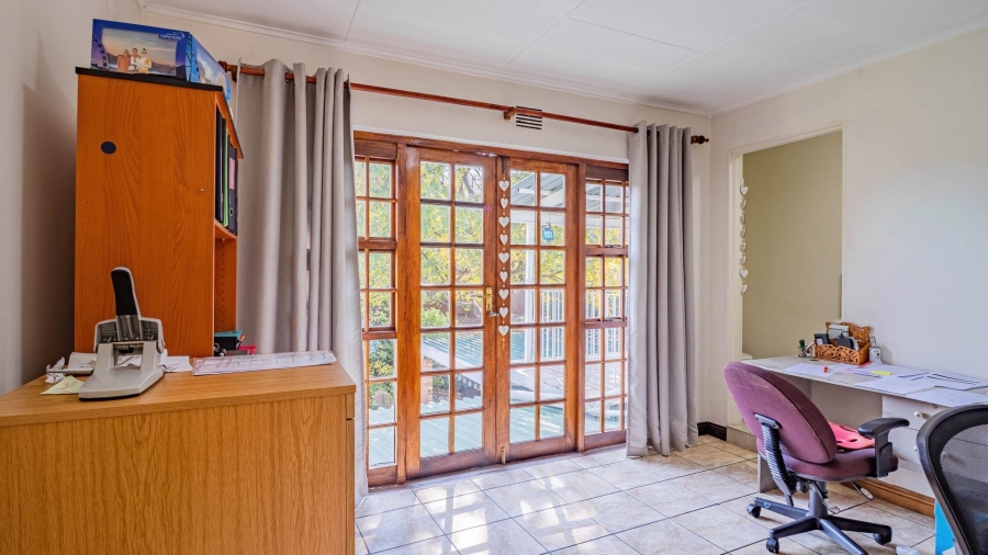 6 Bedroom Property for Sale in Florida Gauteng