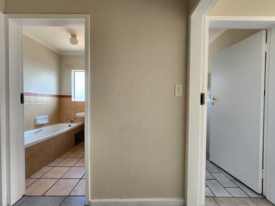 To Let 3 Bedroom Property for Rent in Moregloed Gauteng