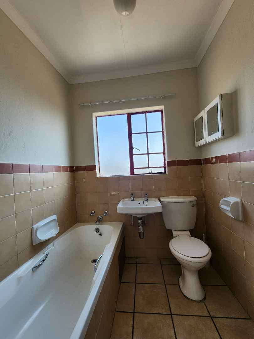 To Let 3 Bedroom Property for Rent in Moregloed Gauteng
