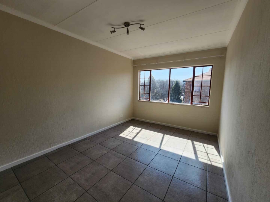 To Let 3 Bedroom Property for Rent in Moregloed Gauteng