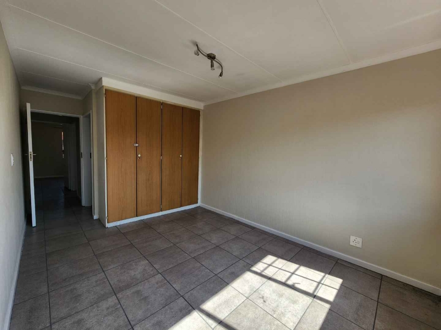 To Let 3 Bedroom Property for Rent in Moregloed Gauteng