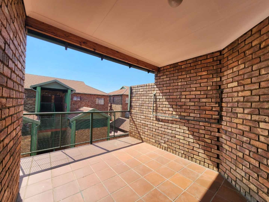 To Let 3 Bedroom Property for Rent in Moregloed Gauteng