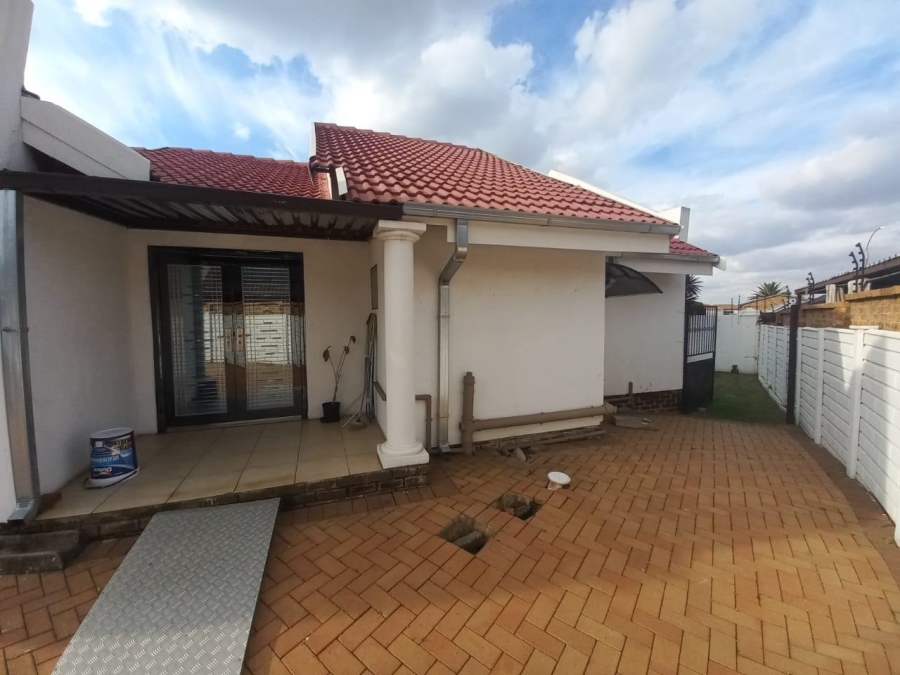 4 Bedroom Property for Sale in Sunward Park Gauteng