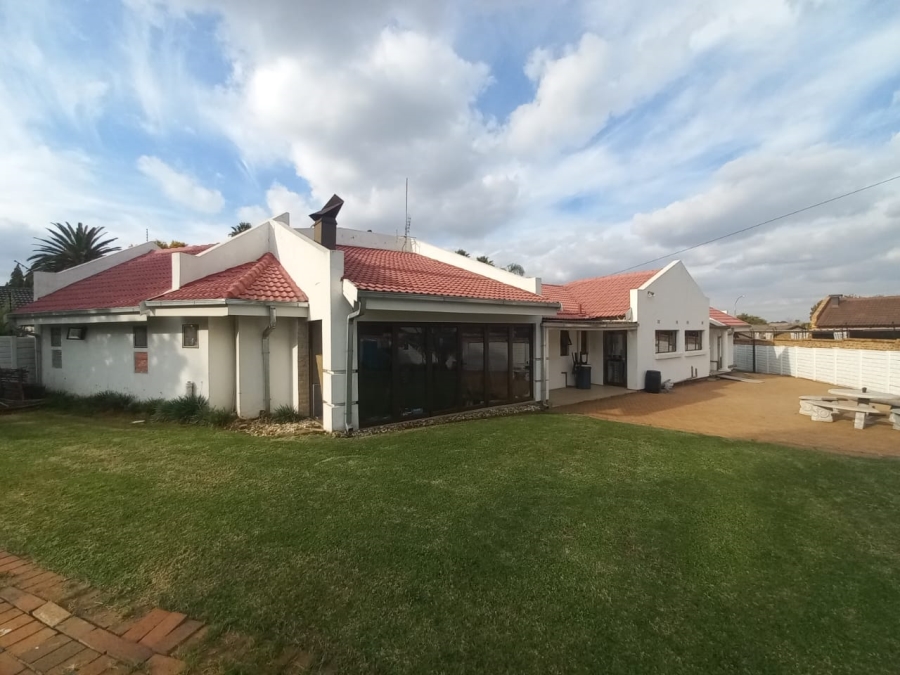 4 Bedroom Property for Sale in Sunward Park Gauteng