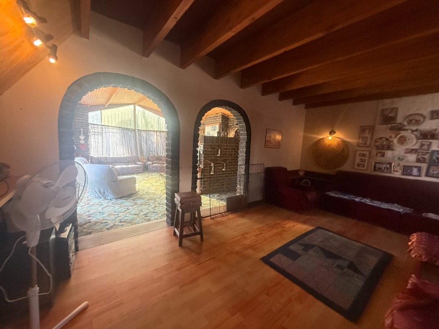 4 Bedroom Property for Sale in Witpoortjie Gauteng