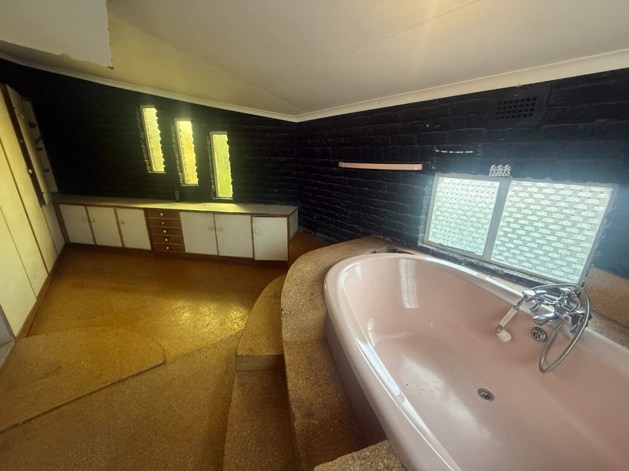 4 Bedroom Property for Sale in Witpoortjie Gauteng