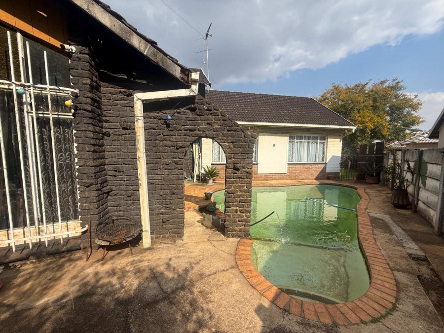 4 Bedroom Property for Sale in Witpoortjie Gauteng