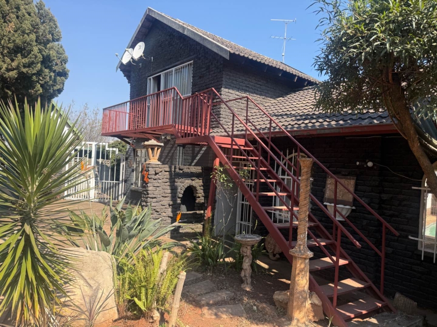 4 Bedroom Property for Sale in Witpoortjie Gauteng