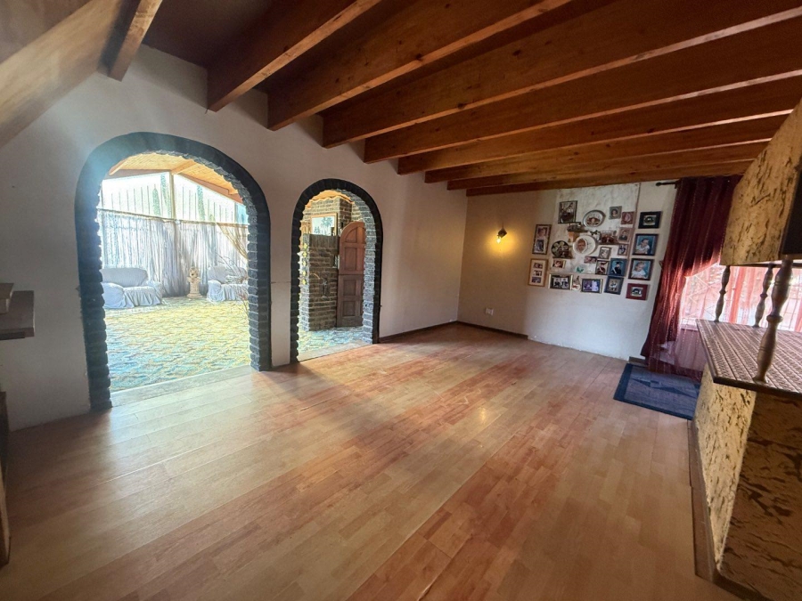 4 Bedroom Property for Sale in Witpoortjie Gauteng