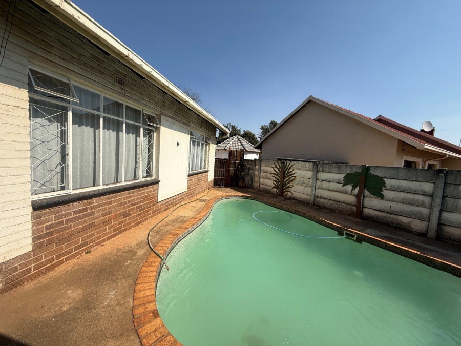 4 Bedroom Property for Sale in Witpoortjie Gauteng