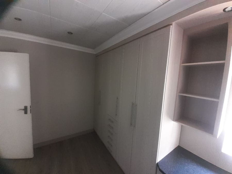 2 Bedroom Property for Sale in Groenkloof Gauteng