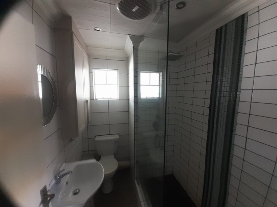2 Bedroom Property for Sale in Groenkloof Gauteng