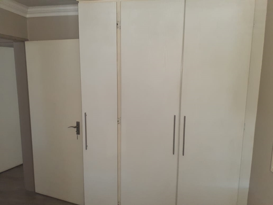 2 Bedroom Property for Sale in Groenkloof Gauteng