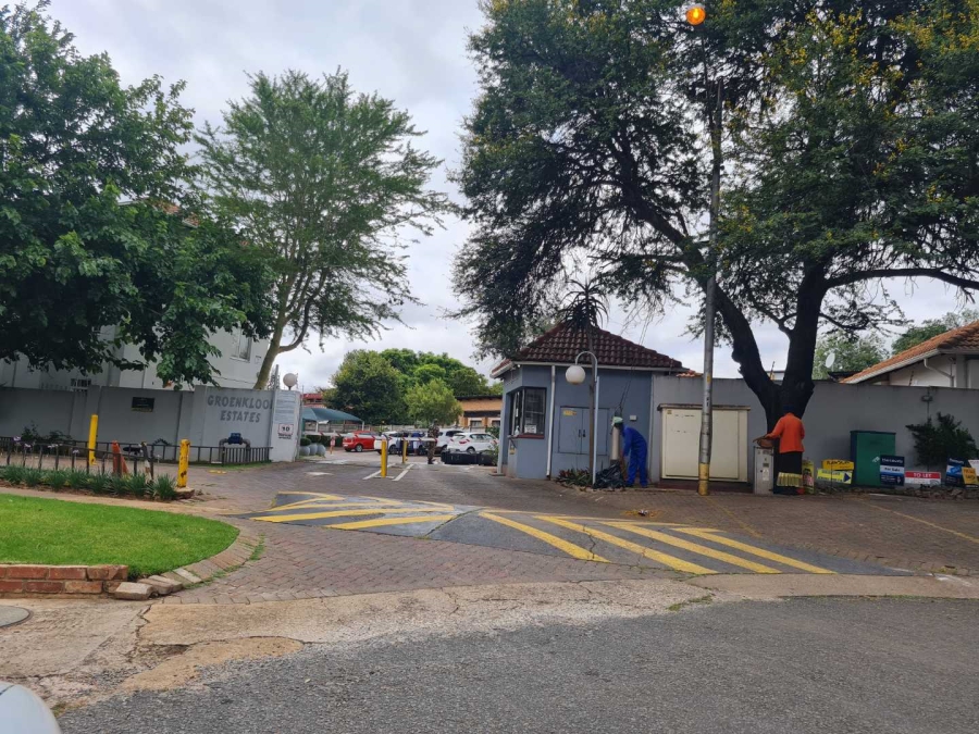2 Bedroom Property for Sale in Groenkloof Gauteng