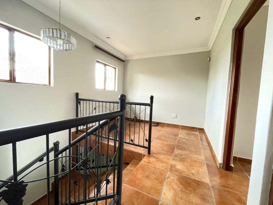 3 Bedroom Property for Sale in Rooihuiskraal North Gauteng